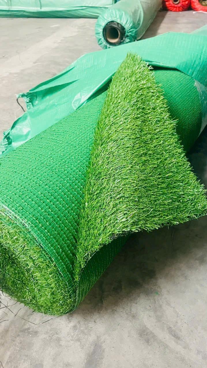 Sản phẩm cỏ nhân tạo đế xanh đặc biệt phù hợp trải trong nhà hay các sự kiện có tính dài hạn, cỏ sẵn kh 1